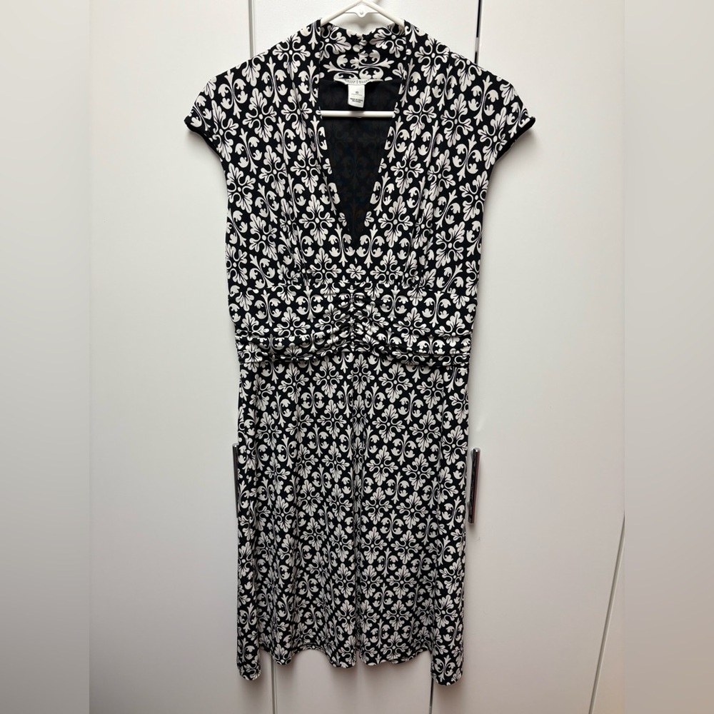 Elegant White House Black Market Black and White Patterned Dress, size 10